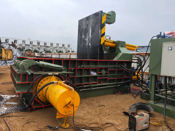 Here are the key features and components of a typical metal briquetting machine